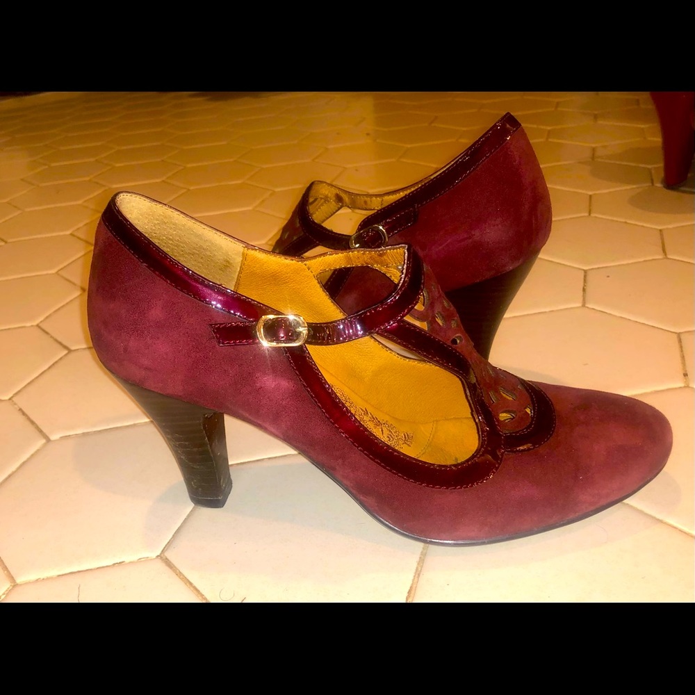 Sofft burgundy suede pump size 9
